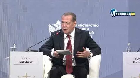 Дмитрий Медведев YouTube