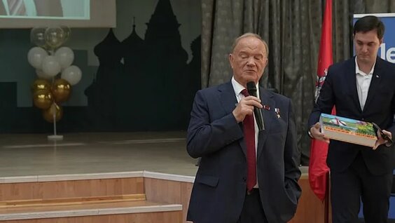 Геннадий Зюганов неделю назад