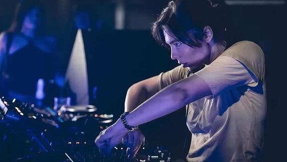 Nina Kraviz VK Видео