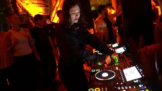 Nina Kraviz VK Видео